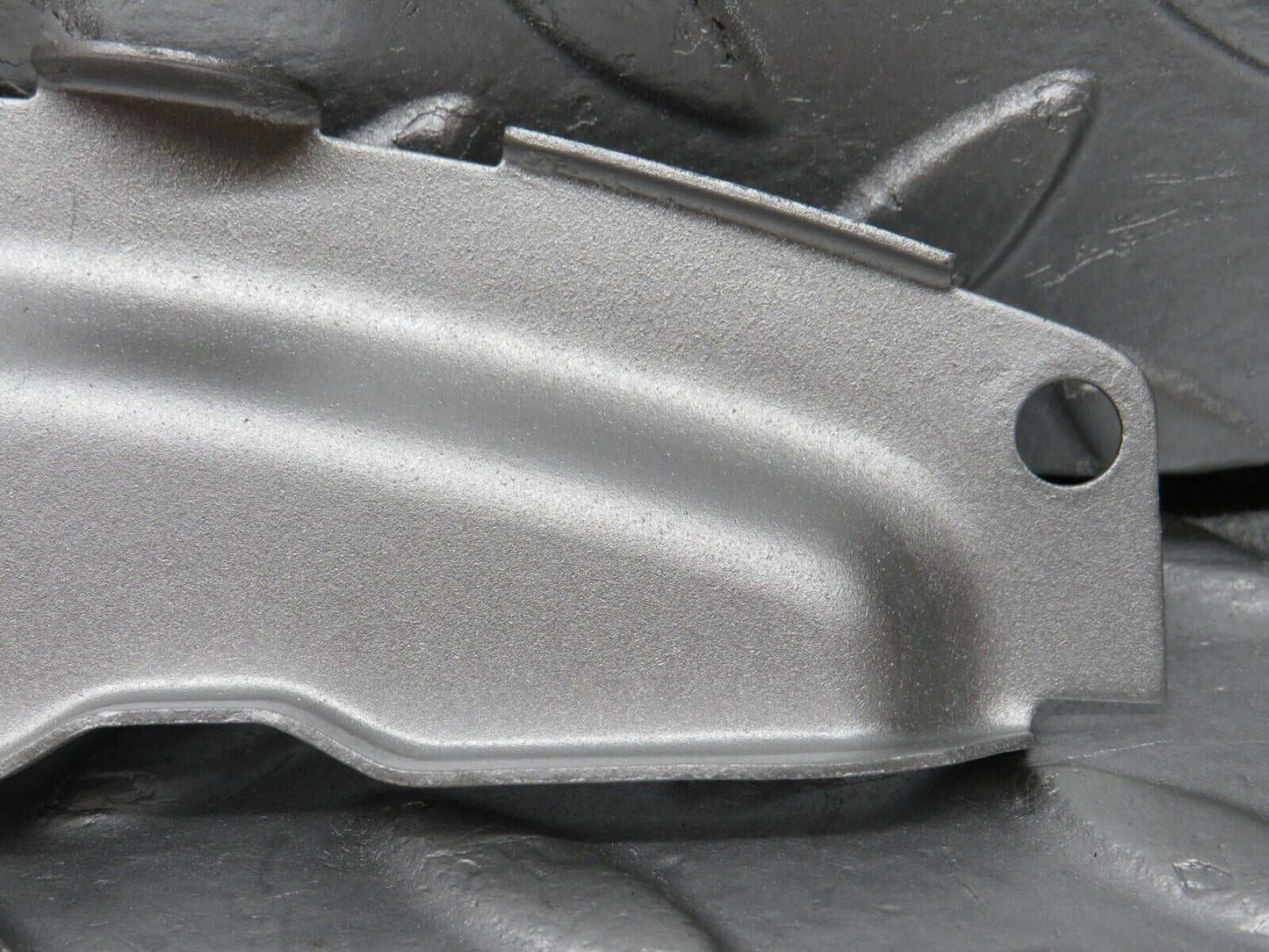 33058 Mercedes-Benz C107 R107 350 V8 Gearbox Flange Cover