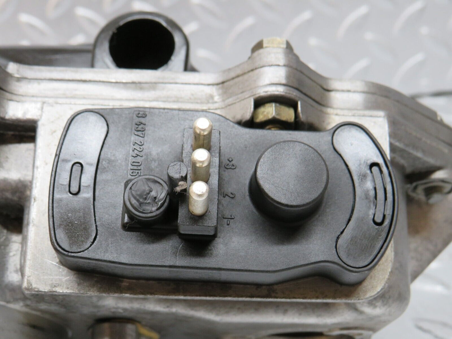 34153 Mercedes-Benz W124 260E Air Flow Mass Meter Sensor Bosch 1031410090