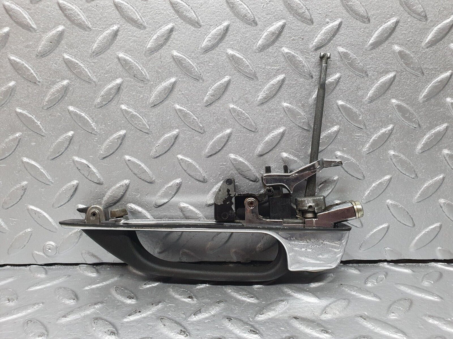 40751 Mercedes-Benz W123 300D Front Left Door Exterior Handle No Key