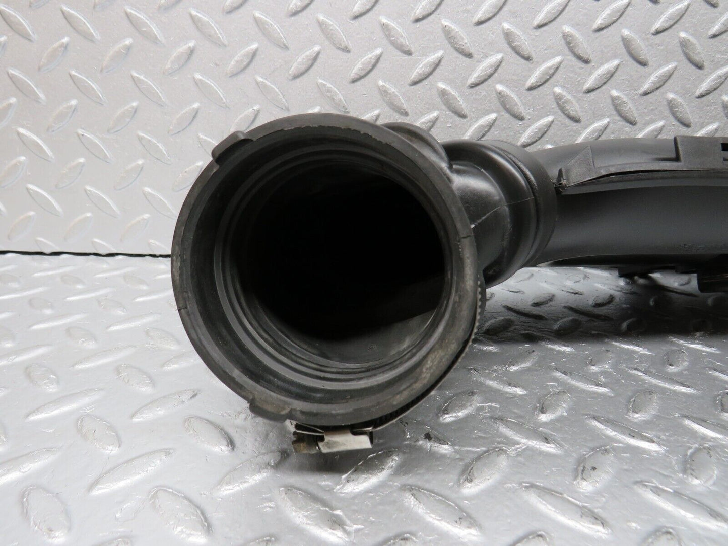 39443 Mercedes-Benz R129 320SL Coupe Air Intake Pipe 1041413404 1040940391