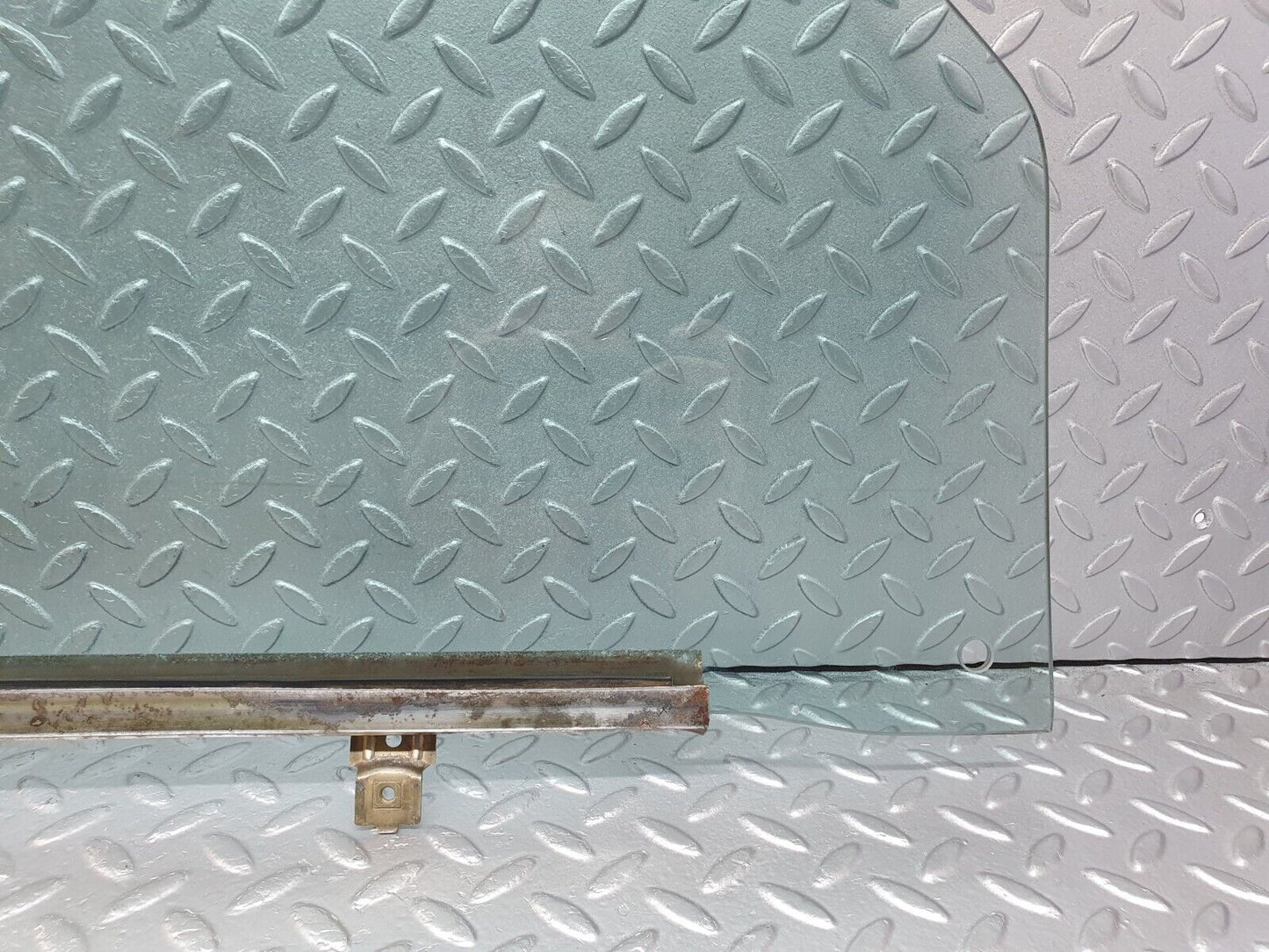 43757 Mercedes-Benz C126 380SEC Coupe Left Door Window Glass