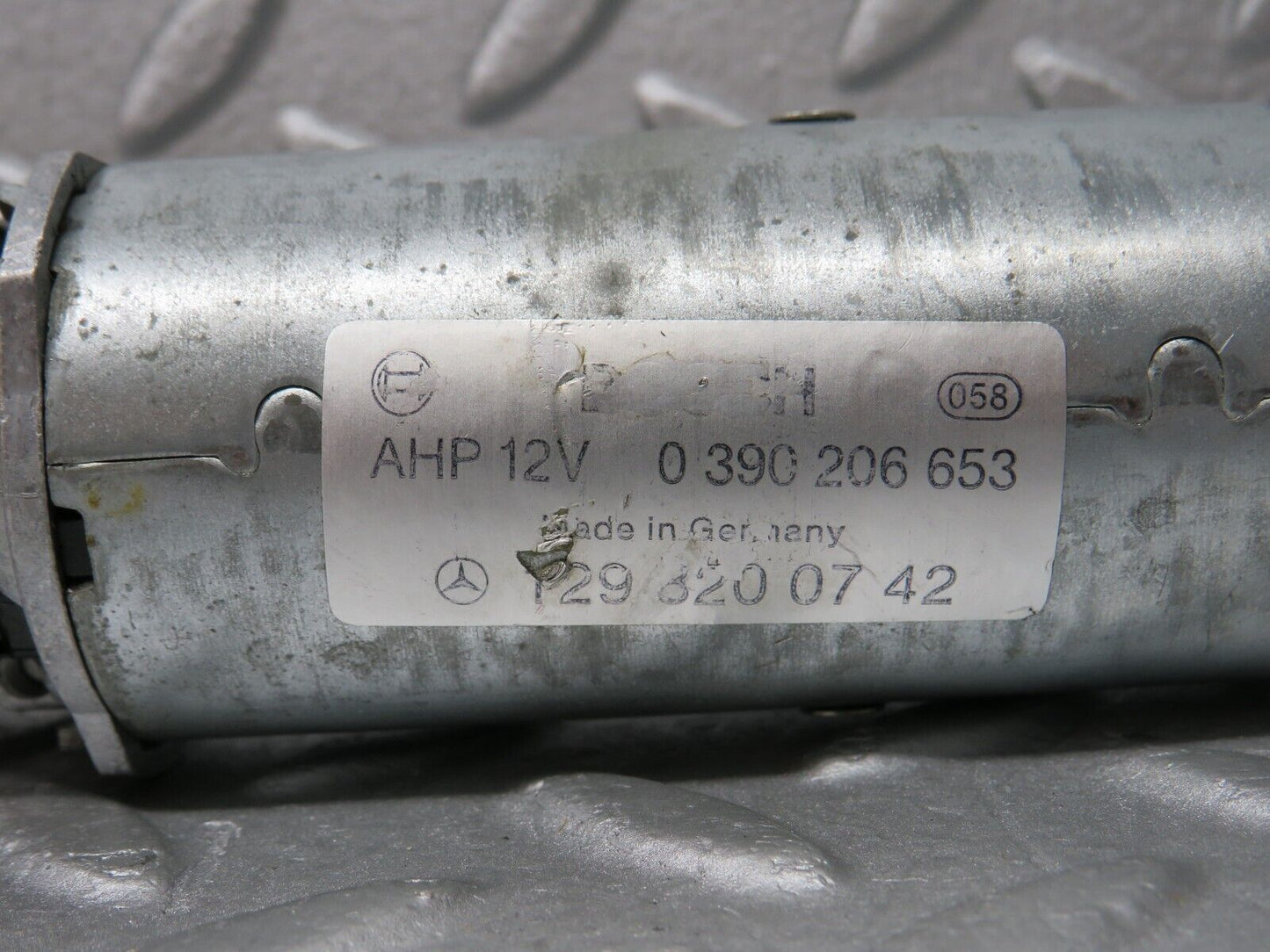 36851 Mercedes-Benz R129 300SL-24 Front Left Seat Adjustment Motor Bosch 1298200742 0390206653