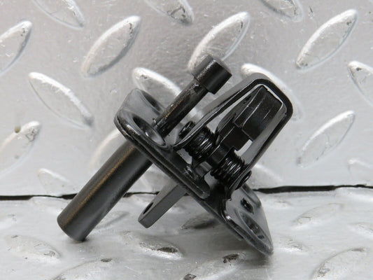 28375 Mercedes-Benz S123 240D Wagon Bonnet Lock Latch