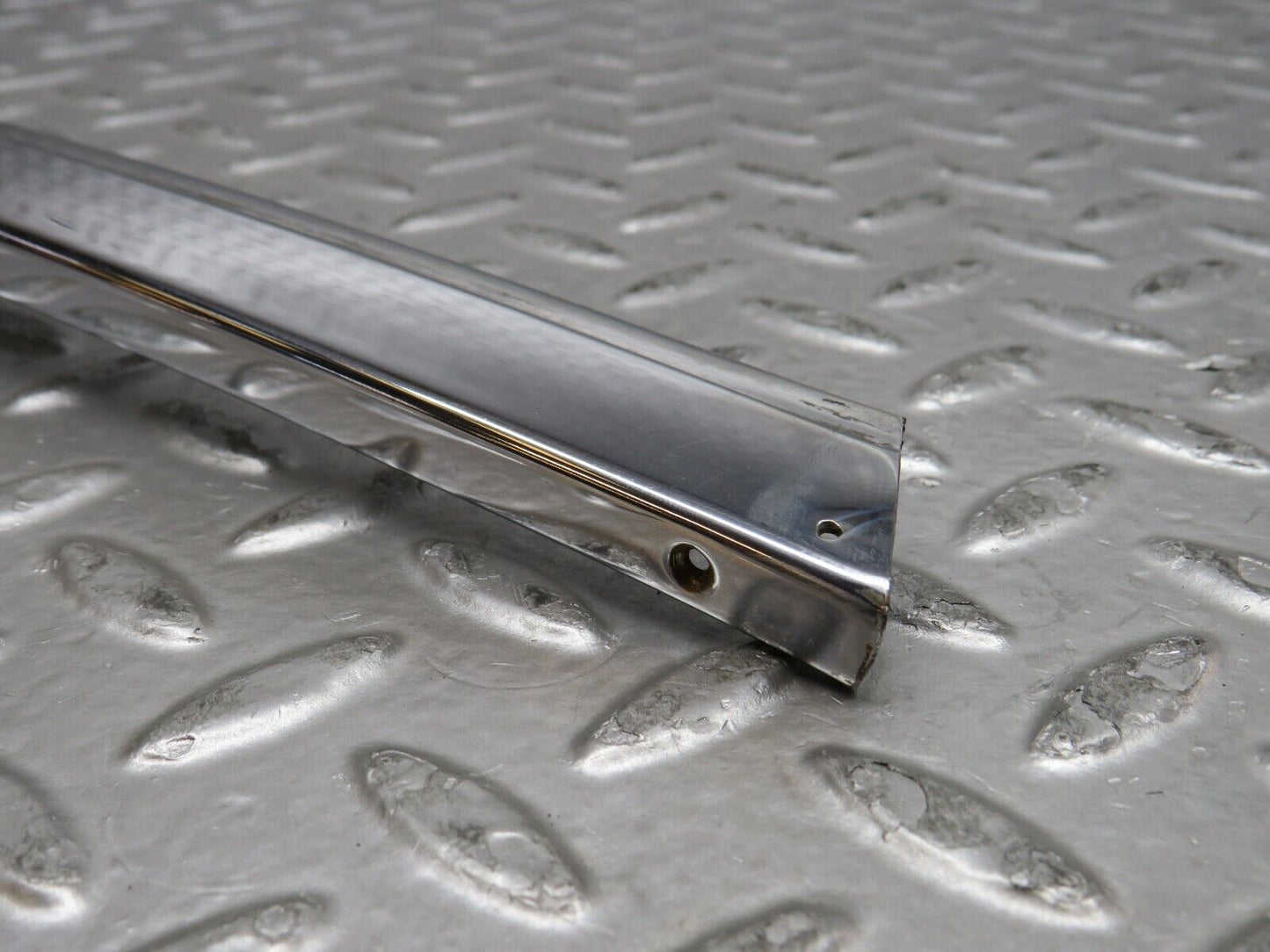 37316 Mercedes-Benz W109 300SEL Front Right Door Chrome Window Frame