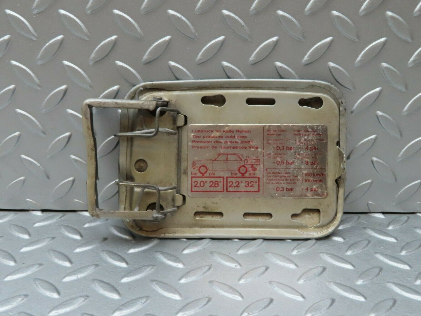 4493 Mercedes-Benz W123 230E Fuel Tank Flap Cap 1235840039