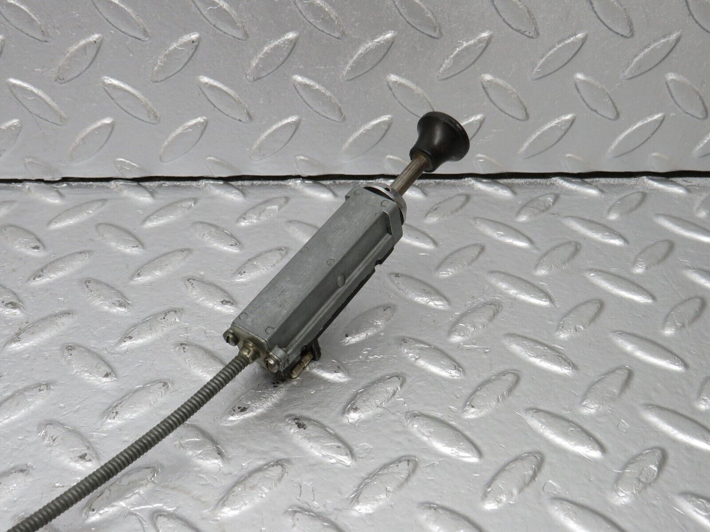 40453 Mercedes-Benz W110 230 Carburettor Choke Cable Pull Switch