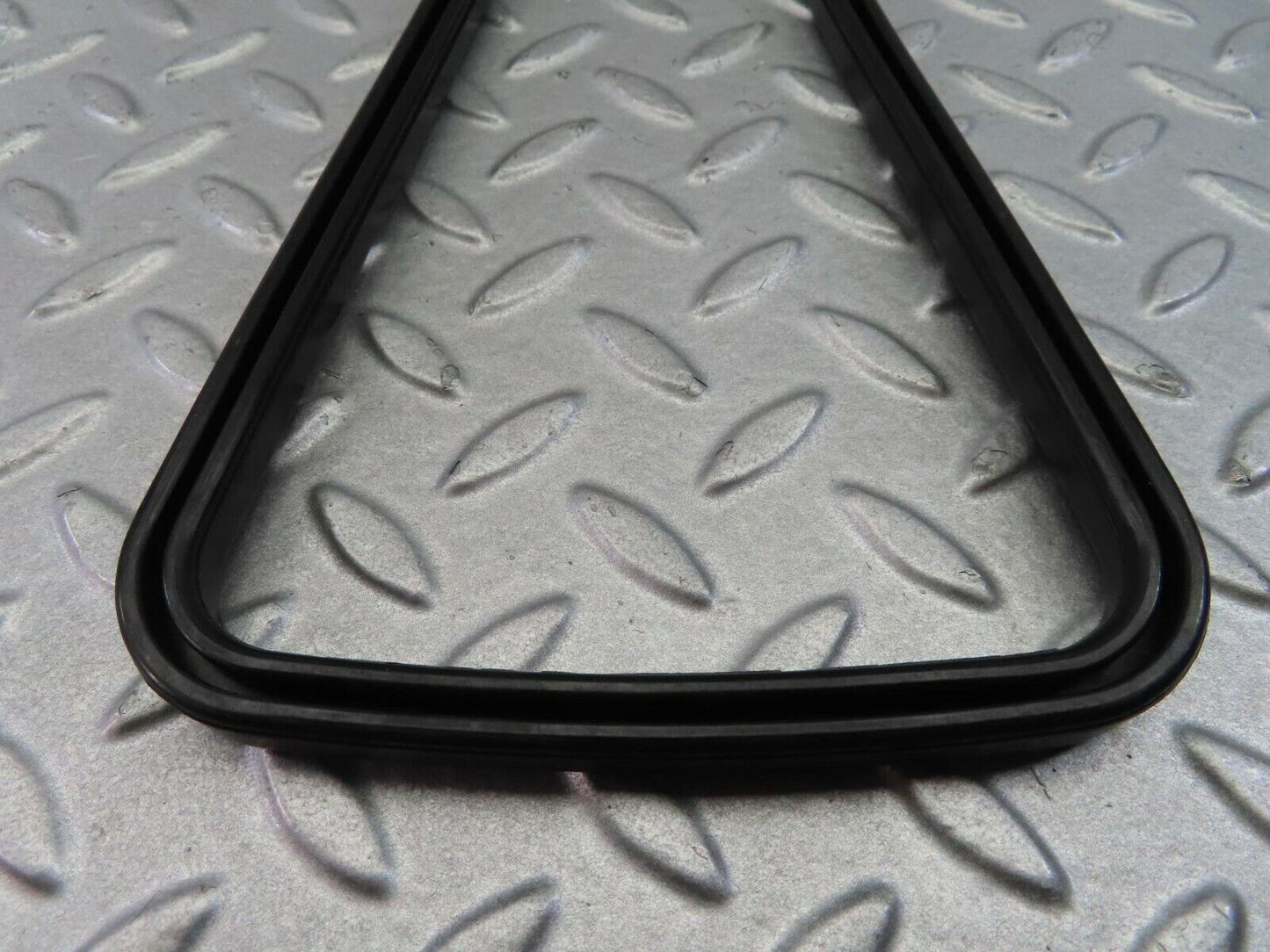 8102 Mercedes-Benz W123 Valve Cover Gasket Seal