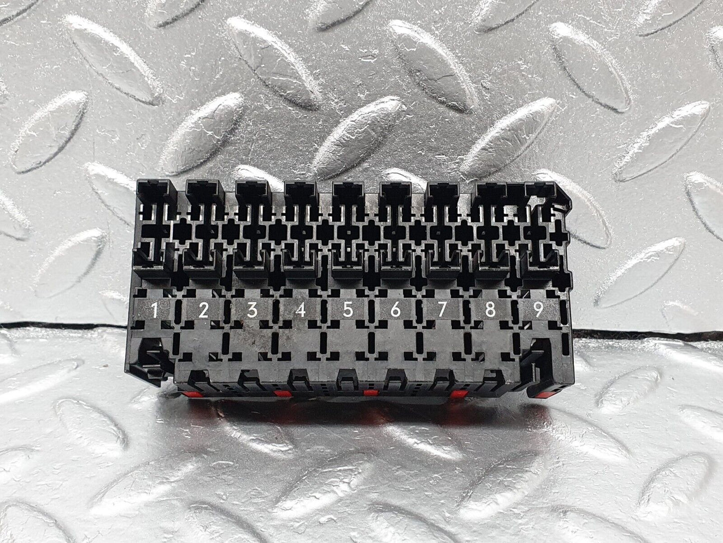 42099 Mercedes-Benz W202 C200 Fuse Box Fuse Holder 0015457901