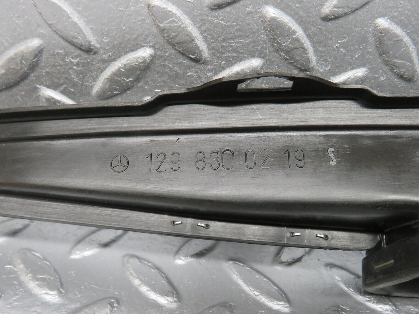 39786 Mercedes-Benz R129 320SL Coupe Dashboard Air Vent Duct 1298300219 1298300119