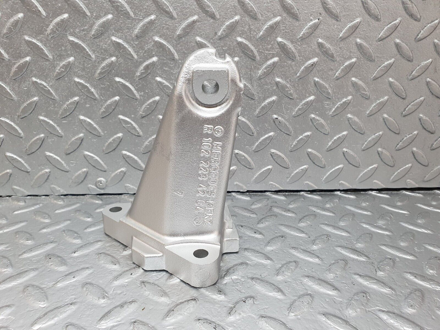42711 Mercedes-Benz W201 190 2.0L Engine Mount Bracket Right Side 1022234204