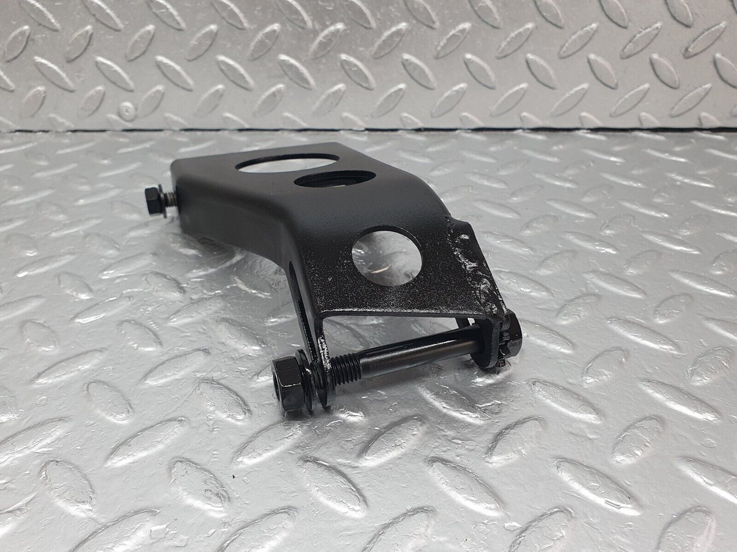 43552 Mercedes-Benz C126 380SEC Coupe Alternator Generator Bracket