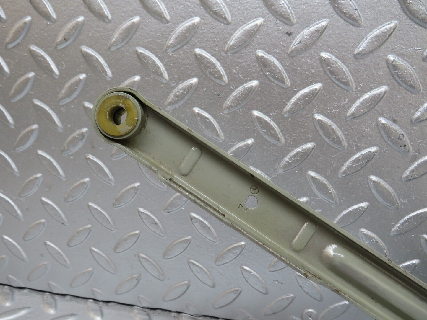 33723 Mercedes-Benz W201 190E 2.0L Bonnet Hinge Right Side