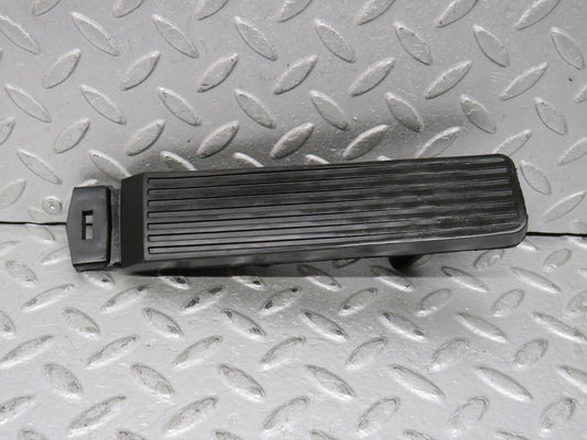 37940 Mercedes-Benz A124 320E Cabriolet Accelerator Pedal With Rubber 1263000504 1233010082