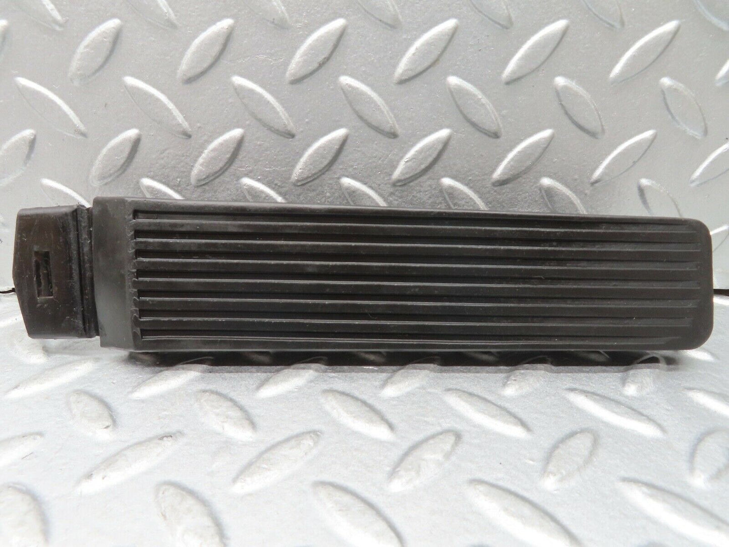 16887 Mercedes-Benz C123 280CE Coupe Accelerator Pedal With Rubber 1233010082