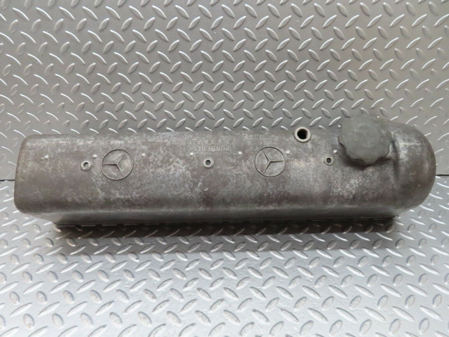 18480 Mercedes-Benz W111 220SE Coupe Cylinder Head Valve Cover 1800161305