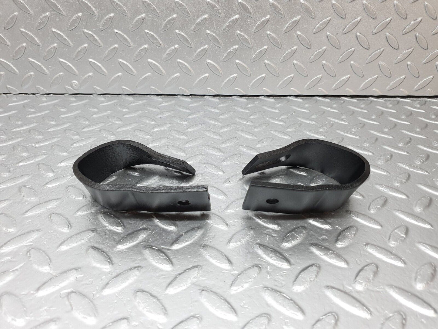 40837 Mercedes-Benz W123 300D Front Bumper Bracket