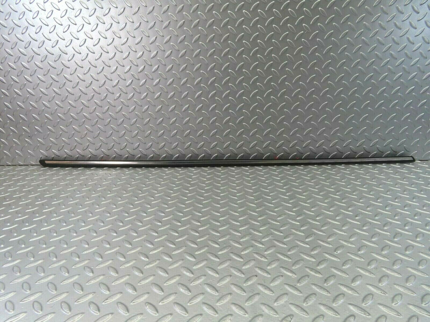 9968 Mercedes-Benz C123 230CE Coupe Front Left Fender Centre Chrome Trim