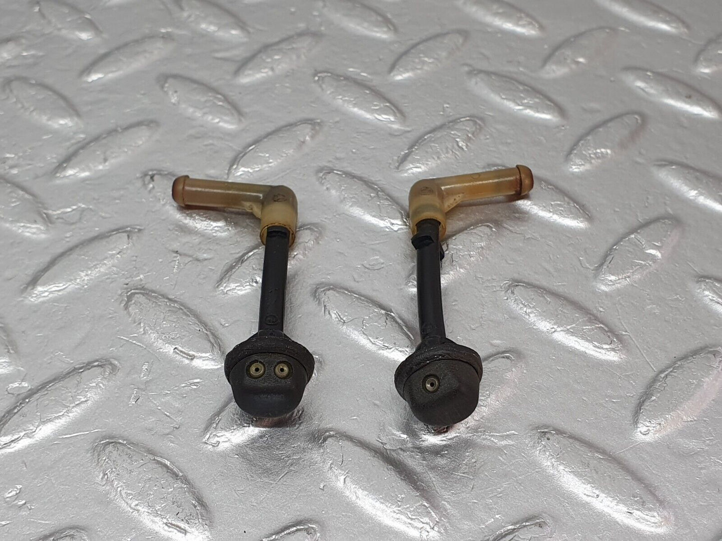 40797 Mercedes-Benz W123 300D Windscreen Washer Nozzle