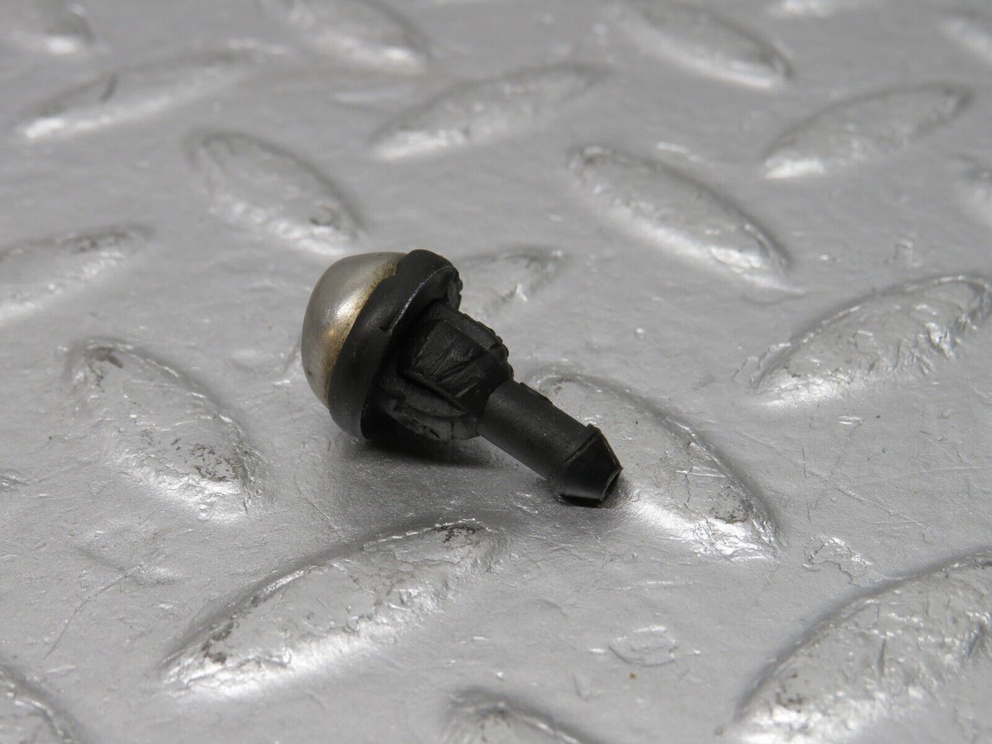39198 Mercedes-Benz R107 500SL Coupe Windscreen Washer Nozzle
