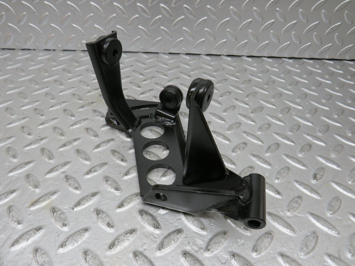 27440 Mercedes-Benz W123 280E Power Steering Pump Holder Bracket