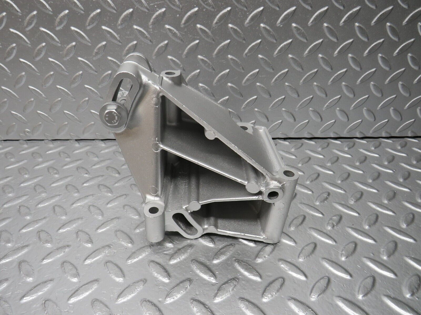 30902 Mercedes-Benz W201 190E 2.0L Power Steering Pump Bracket 1234660241