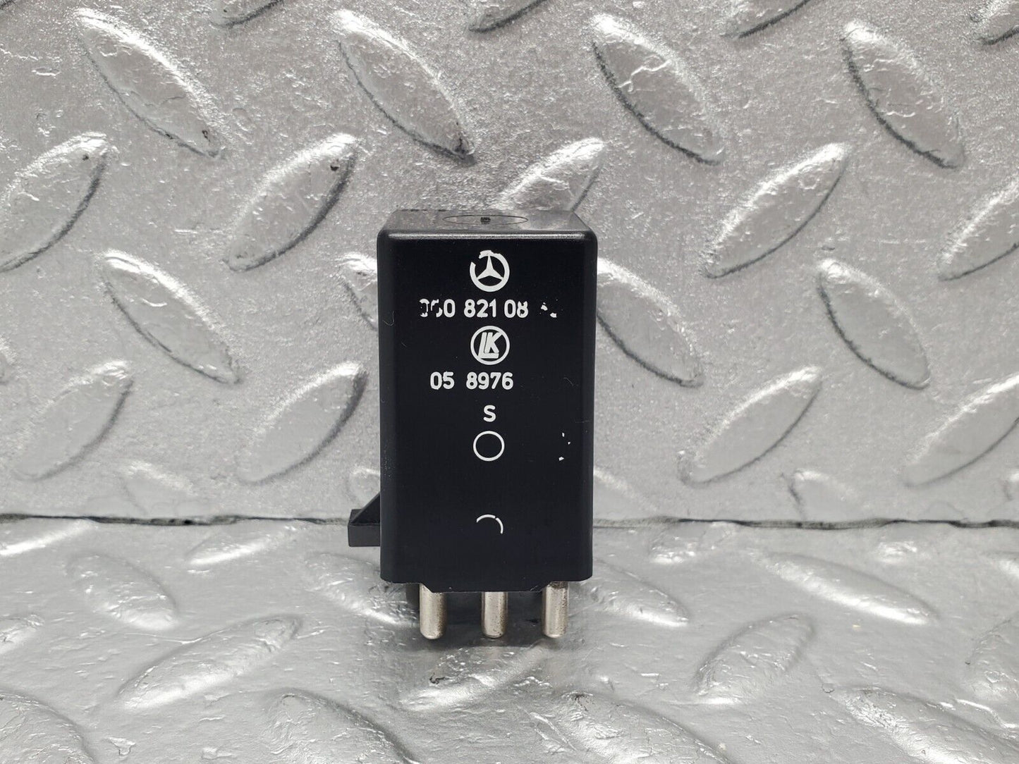 46488 Mercedes-Benz C123 280CE Coupe Intermittent Wiper Relay 0008210863