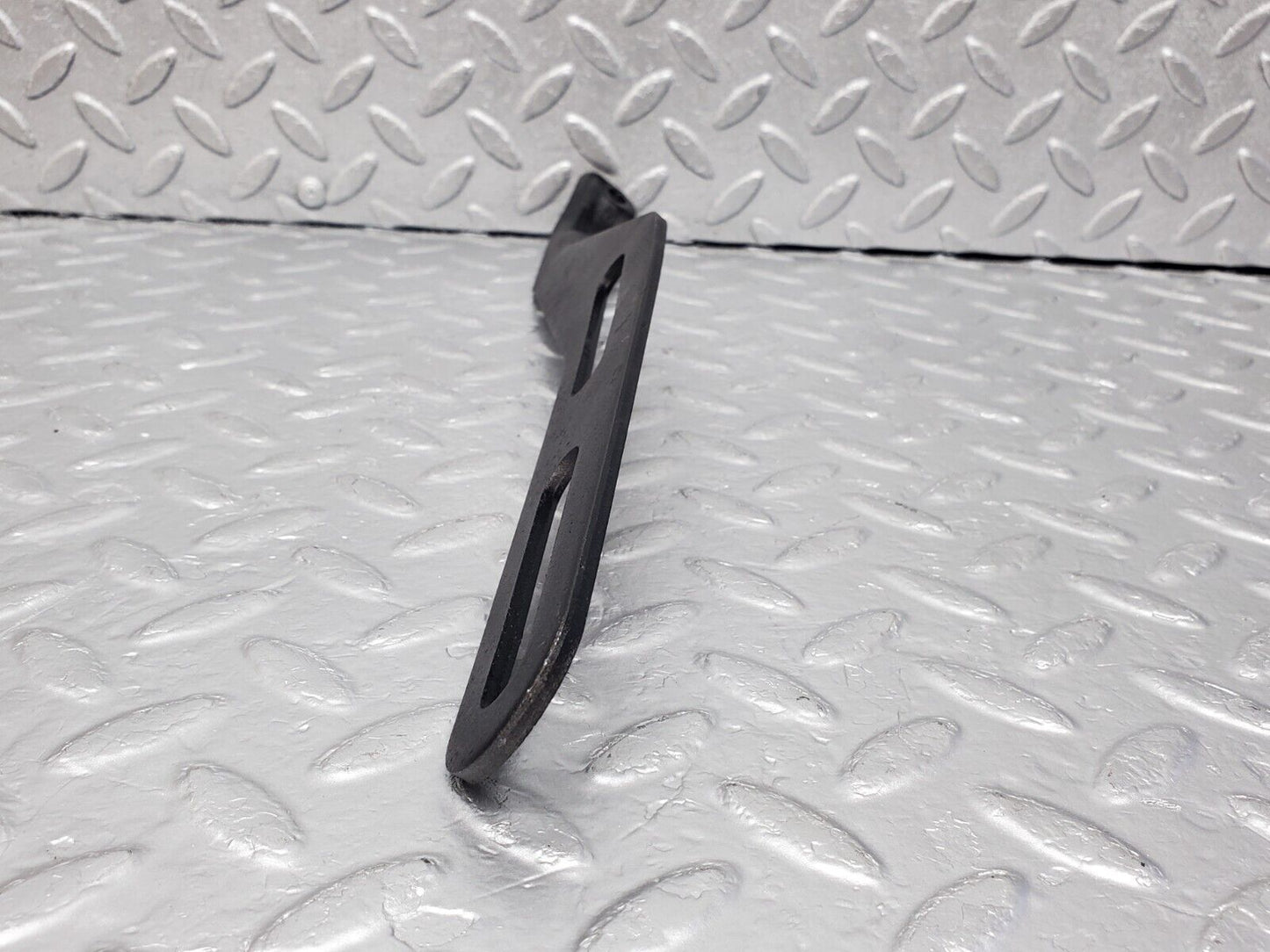 45956 Mercedes-Benz W126 420SE Exhaust Bracket