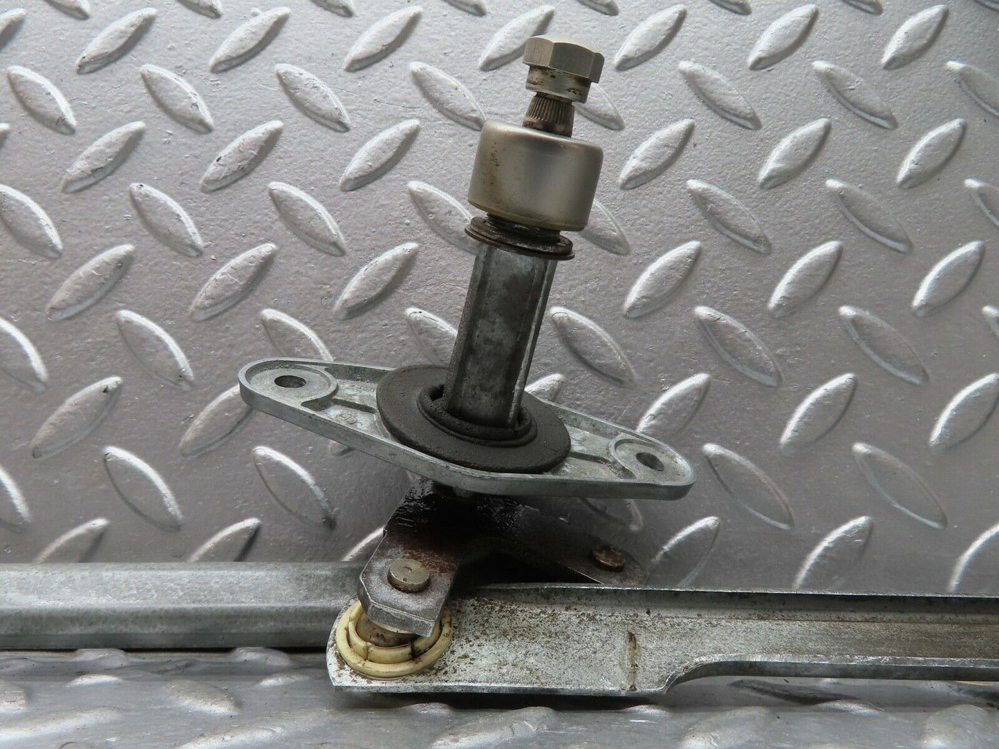 21000 Mercedes-Benz W114 250CE Coupe Windscreen Wiper Linkage