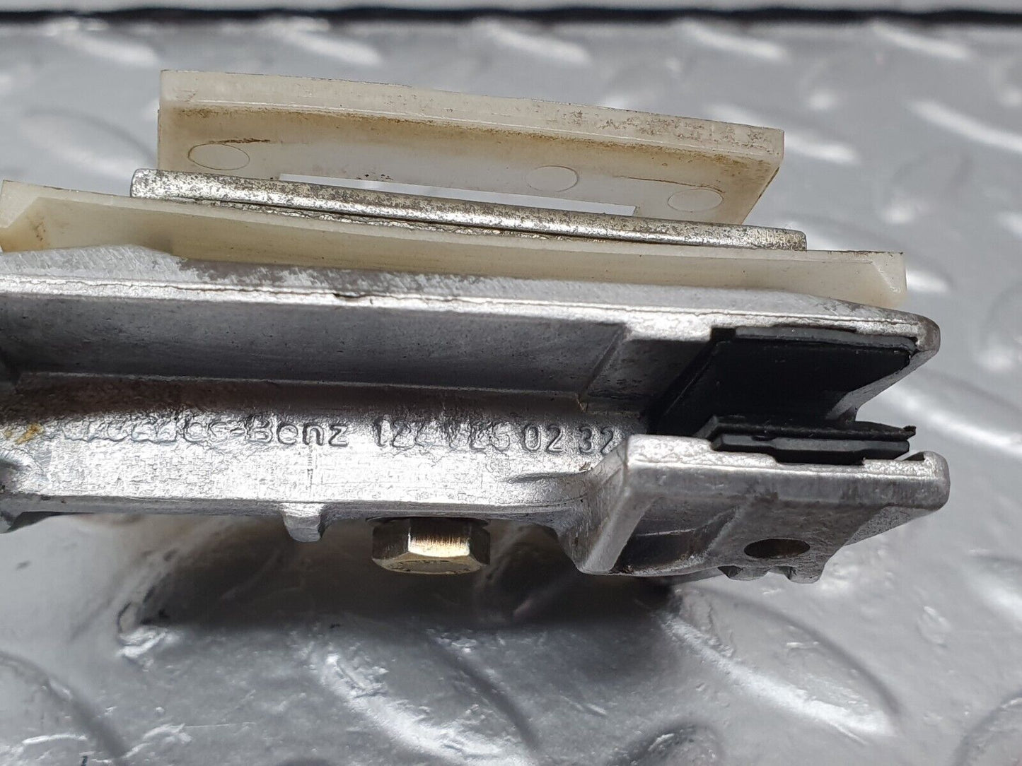42505 Mercedes-Benz R129 320SL Coupe Door Window Guide Bracket 1247250132 1247250232