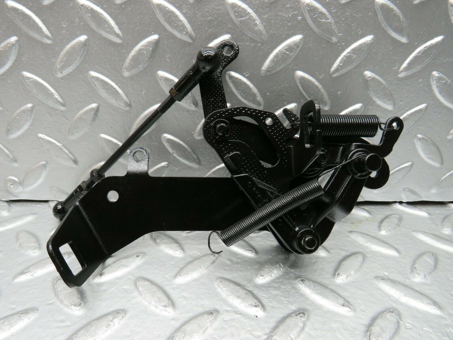 22576 Mercedes-Benz C124 E220 Coupe Throttle Linkage 1110700521