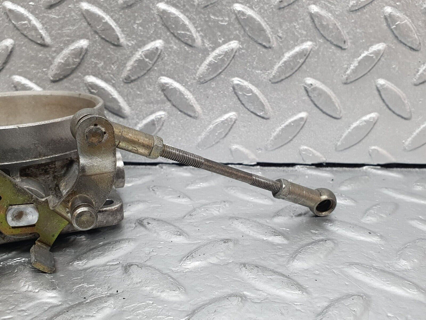 43580 Mercedes-Benz C126 380SEC Coupe Throttle Body Valve 0039970036