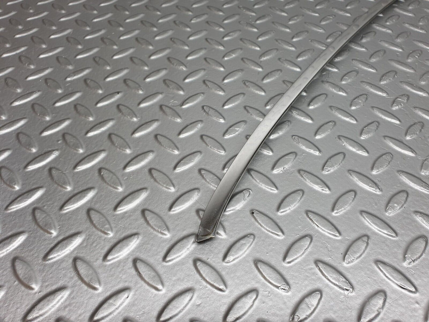 40773 Mercedes-Benz W123 300D Rear Right Door Window Chrome Frame