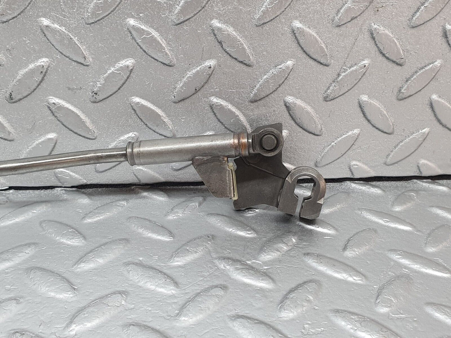 43846 Mercedes-Benz C126 380SEC Coupe Automatic Gearbox Linkage 722.310
