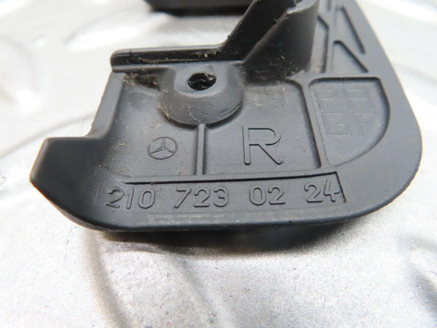 14926 Mercedes-Benz W140 S320 Interior Door Latch Trim Left And Right 2107230224