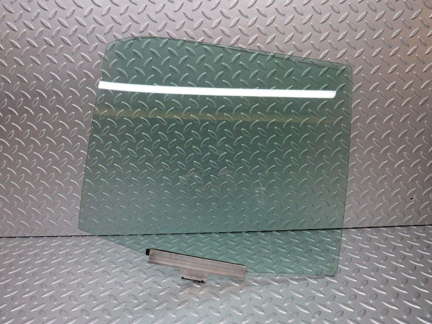 30417 Mercedes-Benz W124 230E Rear Right Door Window Glass