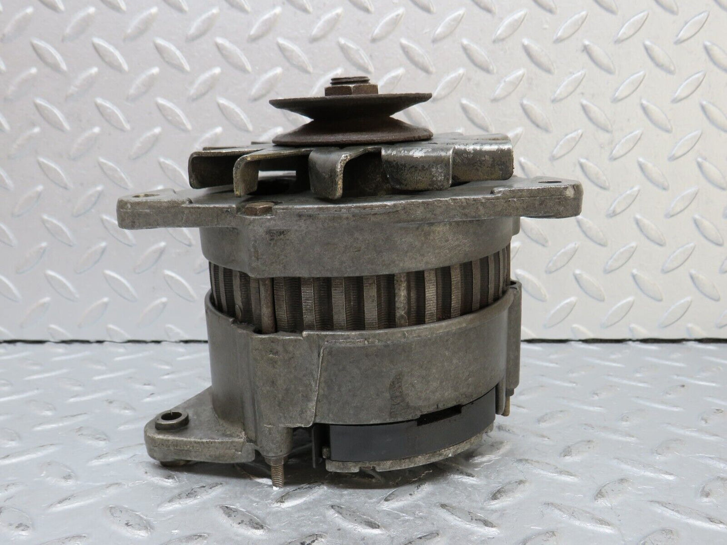 35925 Mercedes-Benz 240D OM616.912 Alternator Generator