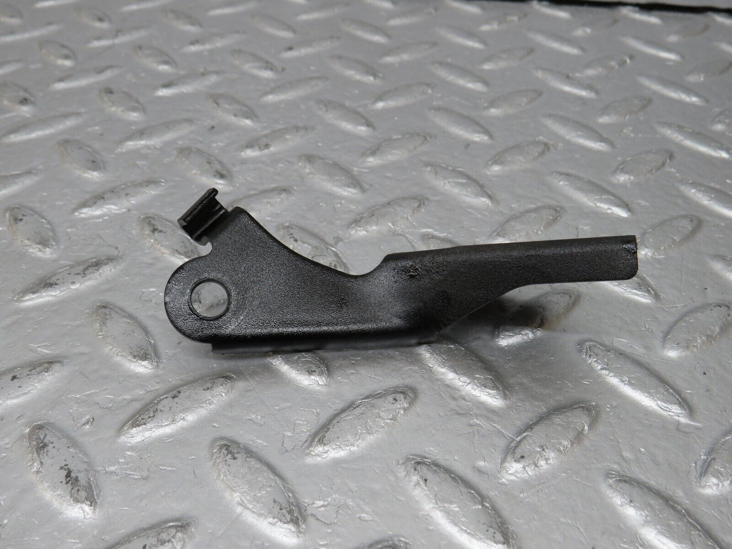 34589 Mercedes-Benz C126 380SEC Coupe Starter Motor Wire Bracket