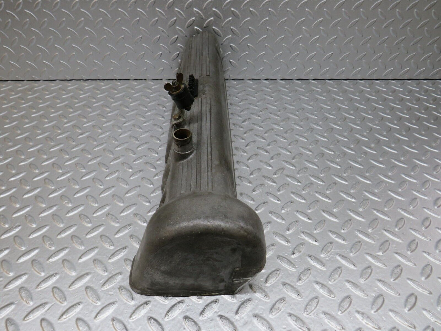 34537 Mercedes-Benz C126 380SEC Cylinder Head Valve Cover Left 1170160005