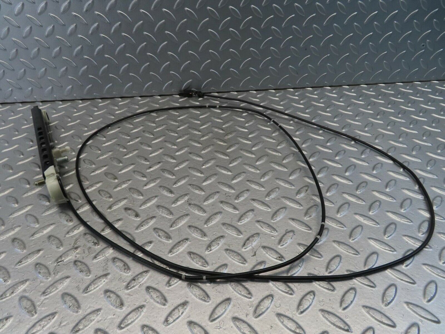 11222 Mercedes-Benz W221 S320 Front Right Seat Belt Adjuster Cable 2218600288