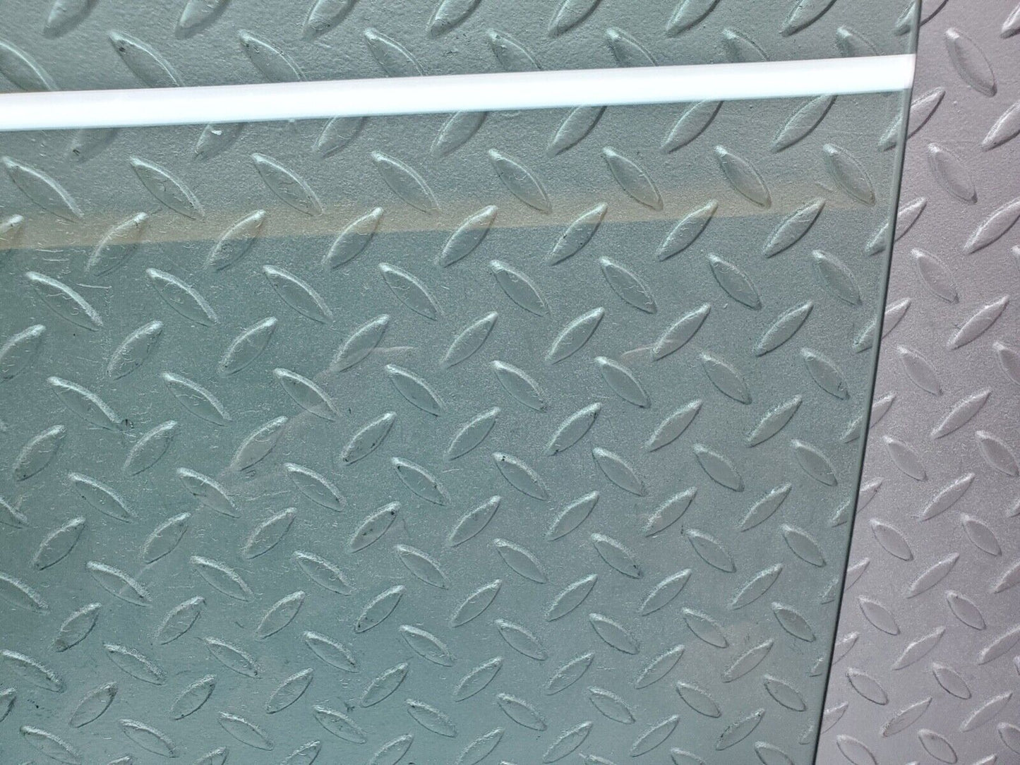 44620 Mercedes-Benz W124 220E Front Left Door Window Glass
