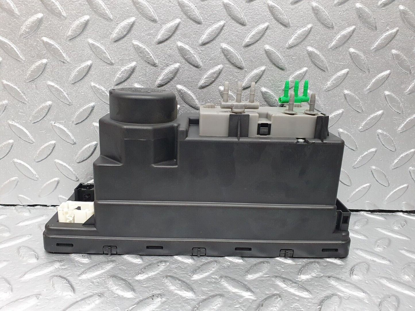 41959 Mercedes-Benz W202 C200 Central Locking Vacuum Pump Hella 2108001048