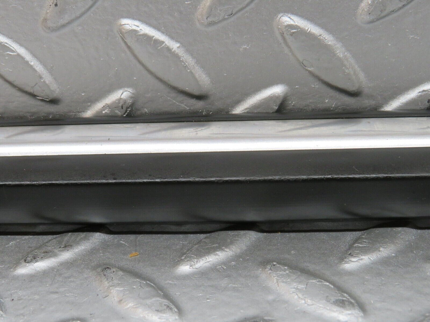 0067 Mercedes-Benz W116 350SE Front Right Fender Wing Lower Trim