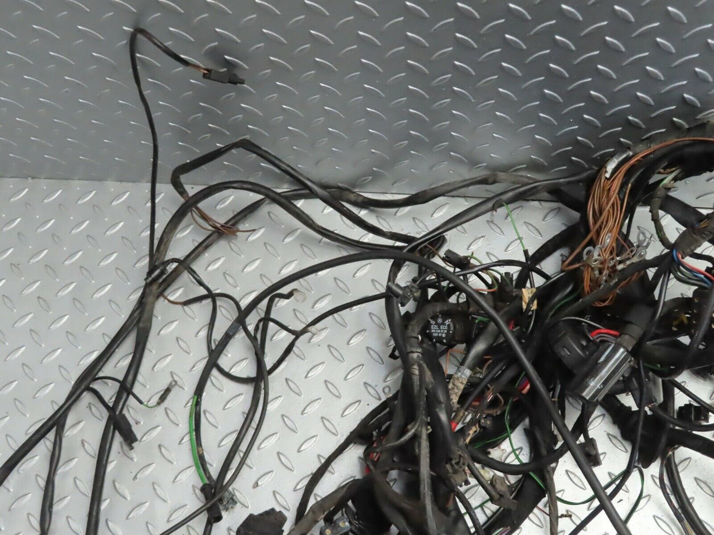 21647 Mercedes-Benz W126 300SE Engine Chassis Body Wire Wiring Harness