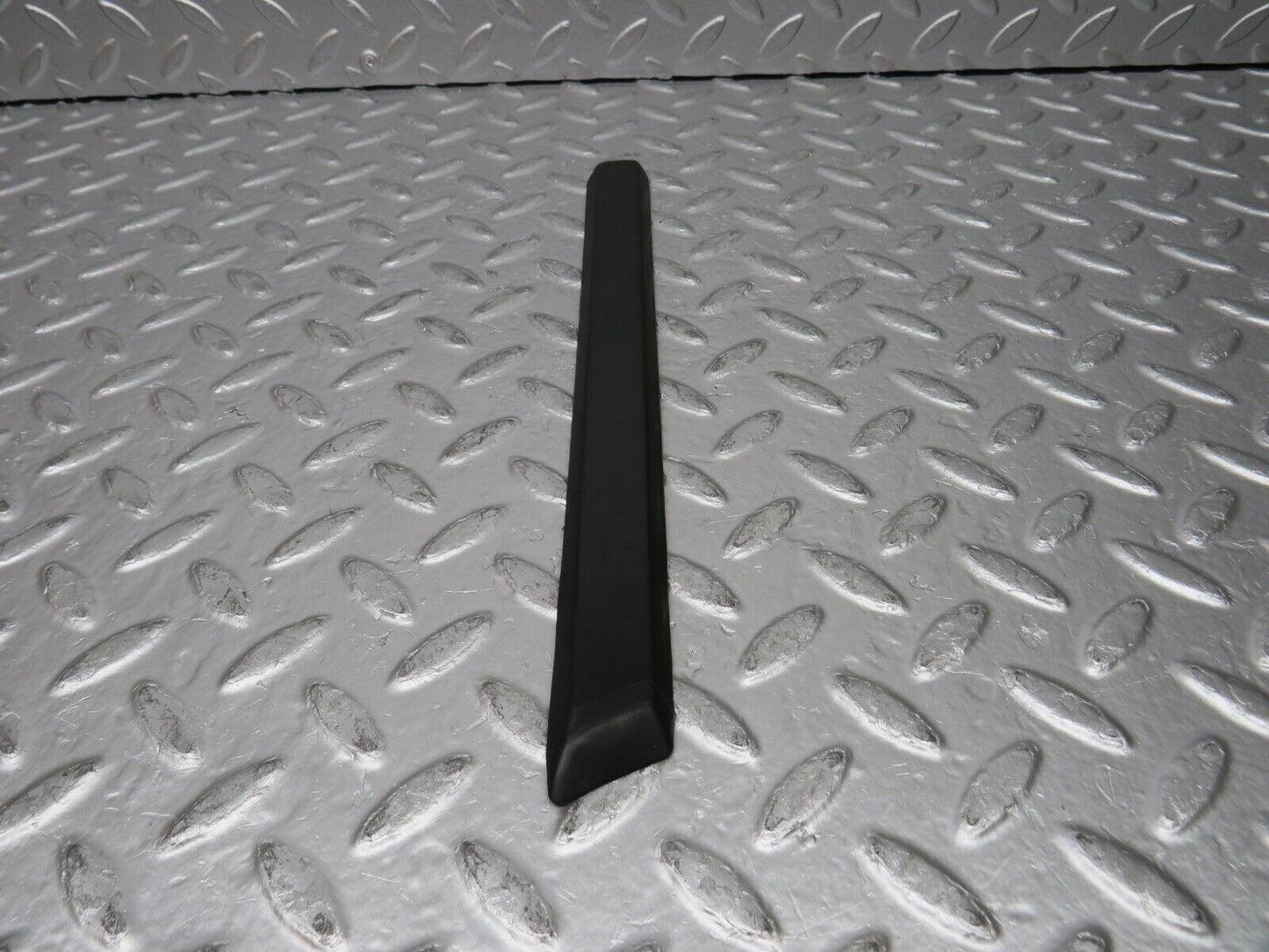 30782 Mercedes-Benz W201 190E 2.0L Front Left Fender Wing Centre Moulding Trim