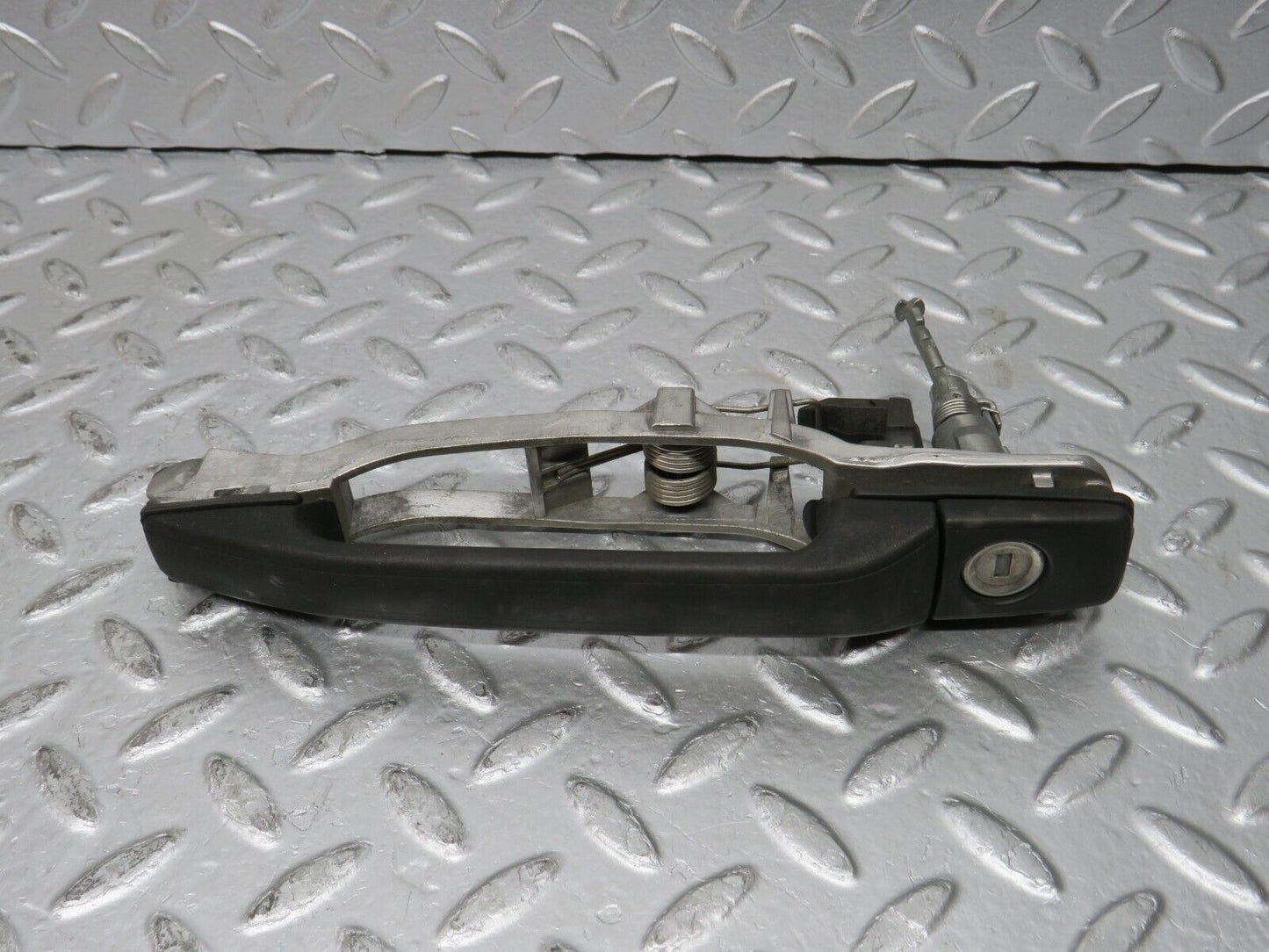 31904 Mercedes-Benz W201 190LE Front Left Exterior Door Handle No Key
