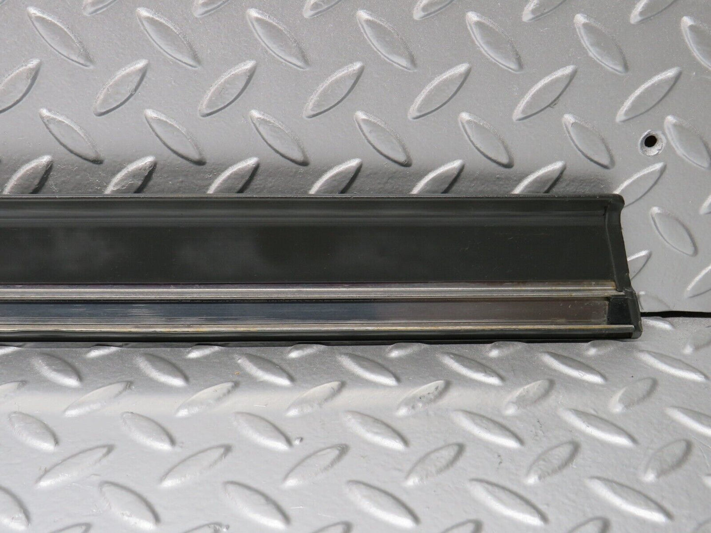 32301 Mercedes-Benz S124 300TE Wagon Front Right Door Centre Moulding Trim