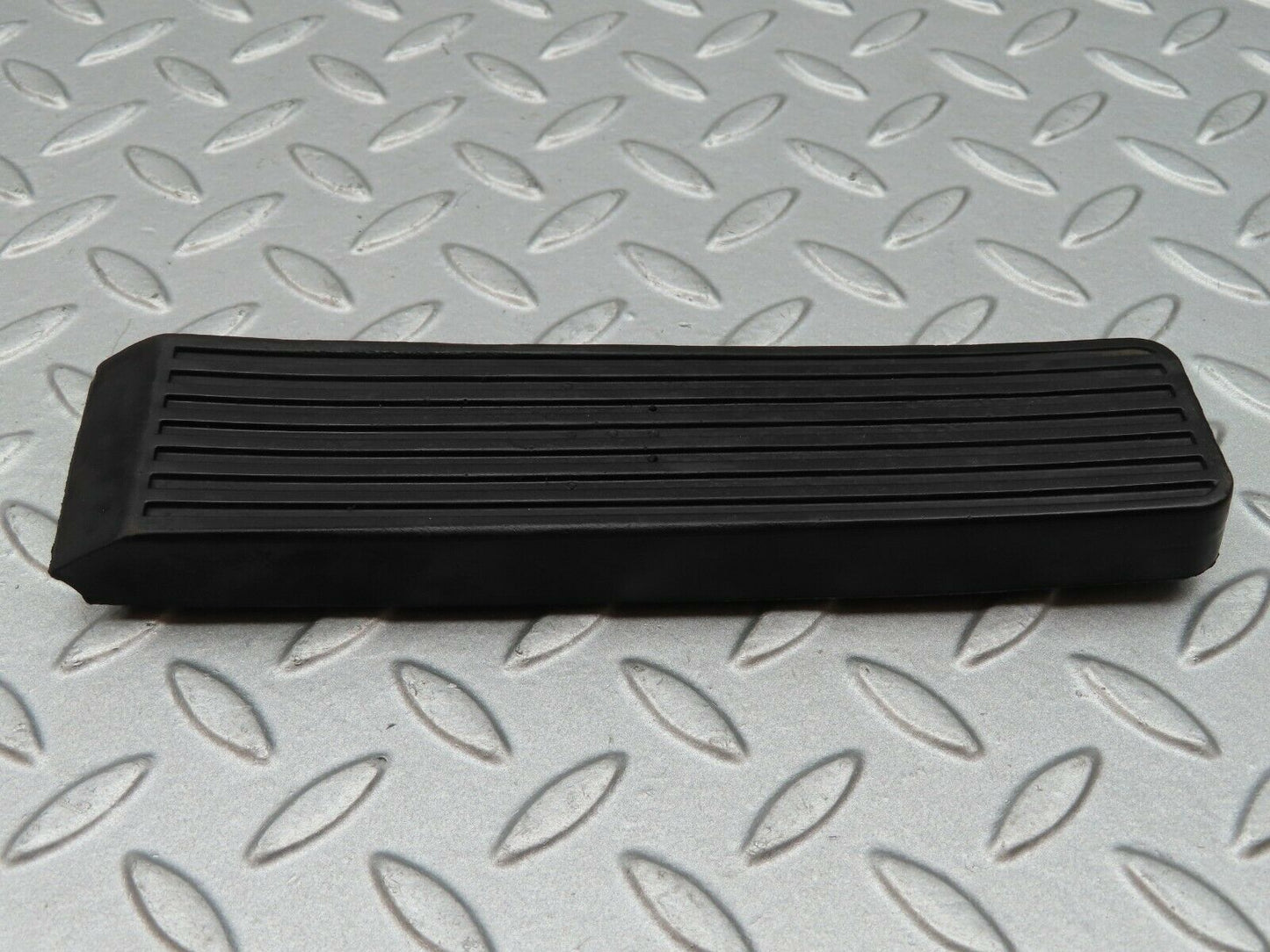 3936 Mercedes-Benz S123 200T Wagon Accelerator Pedal Rubber 1233010082