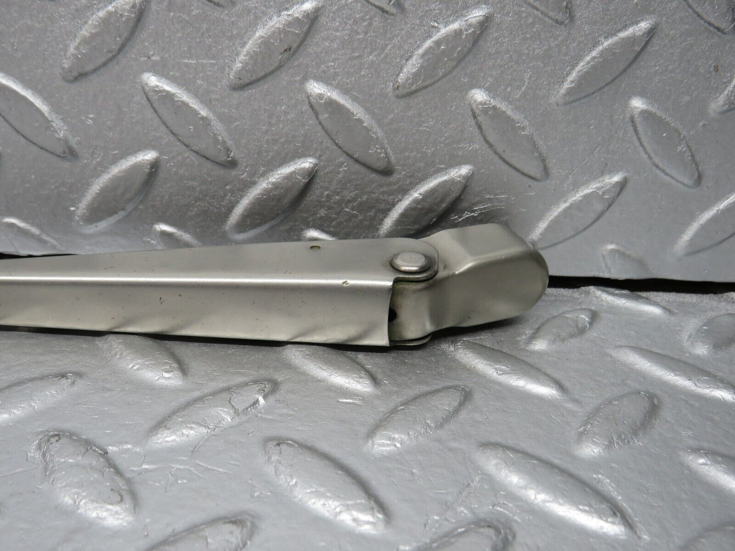 39105 Mercedes-Benz R107 500SL Windscreen Wiper Arm Right Side