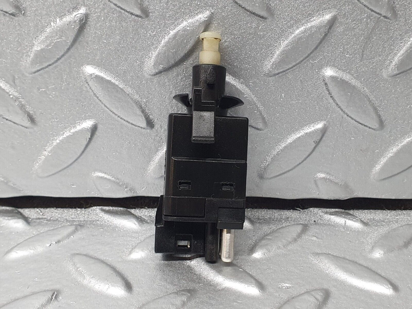 41799 Mercedes-Benz W202 C200 Brake Light Switch 0015450109