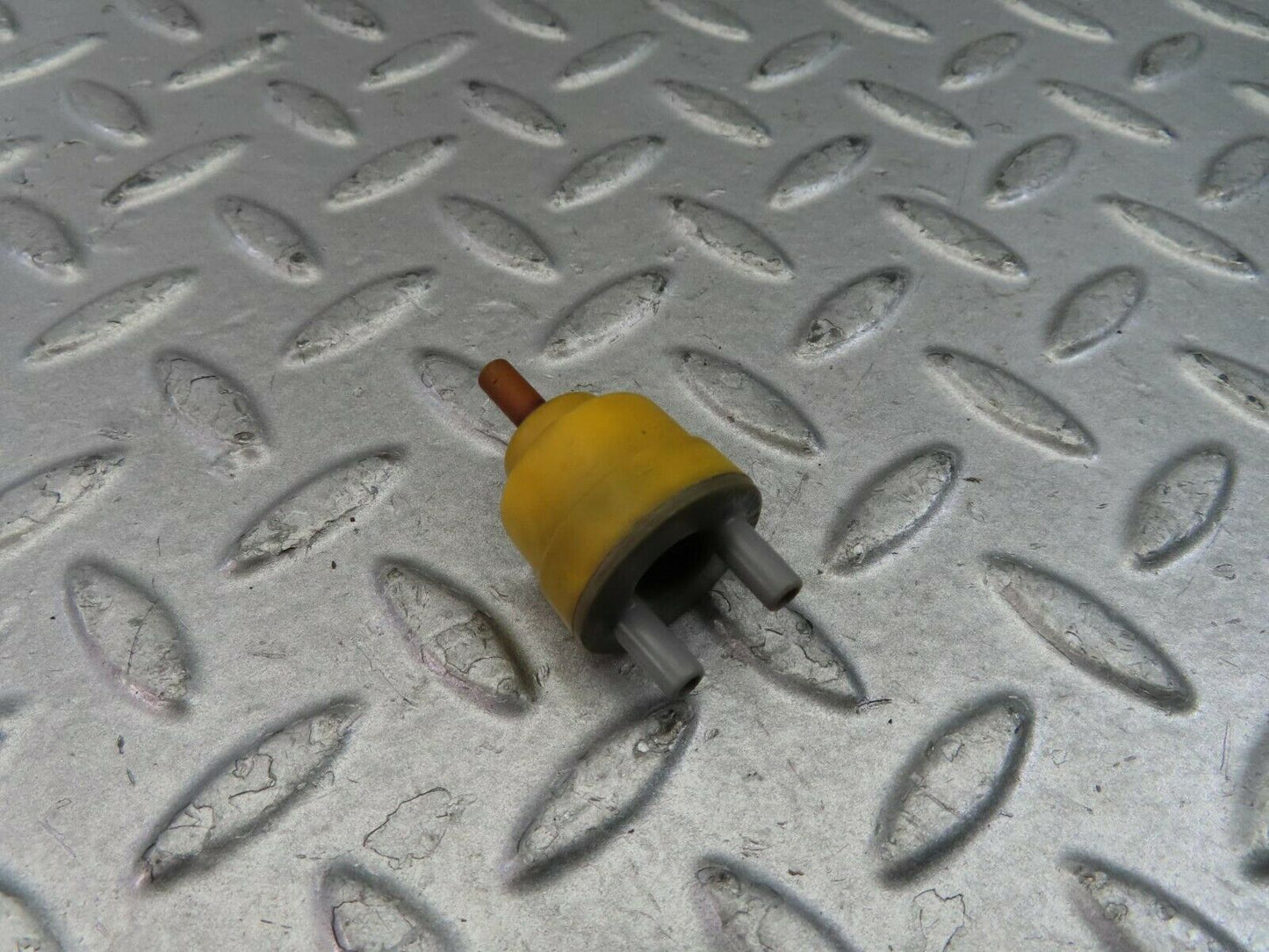 9738 Mercedes-Benz C123 280CE Coupe Vacuum Check Valve
